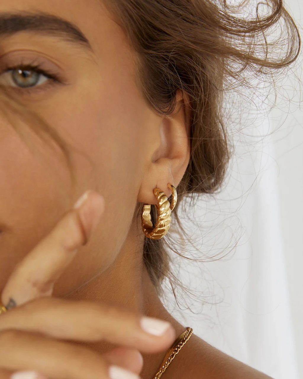 arms of eve tilly hoop earrings gold